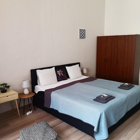 Palace - Belvarosi Apartman Eger Buitenkant foto