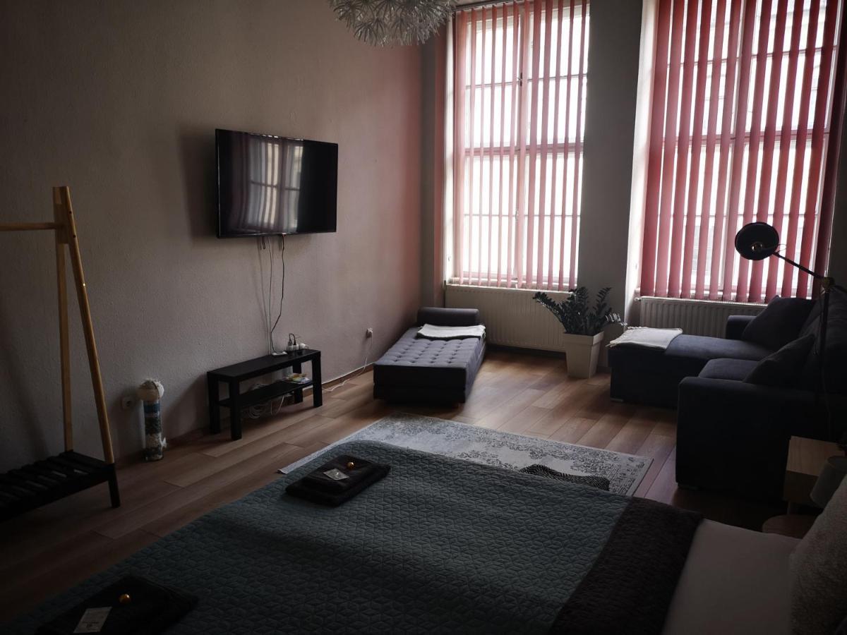Palace - Belvarosi Apartman Eger Buitenkant foto