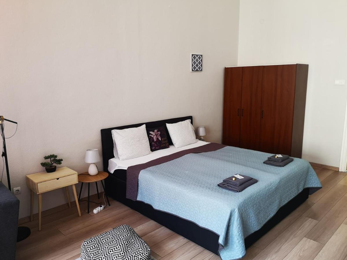 Palace - Belvarosi Apartman Eger Buitenkant foto
