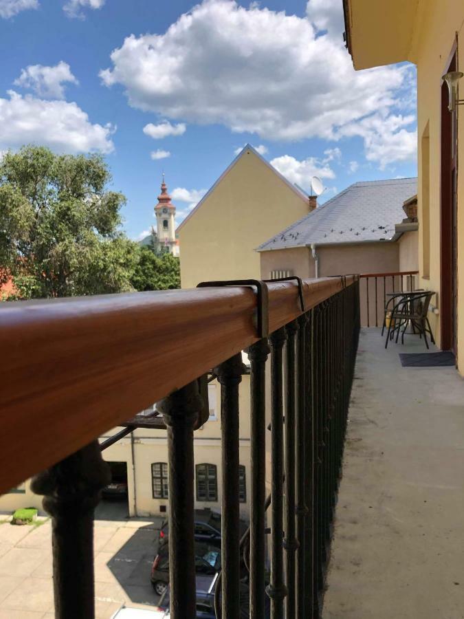 Palace - Belvarosi Apartman Eger Buitenkant foto
