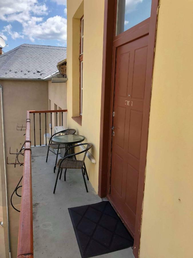 Palace - Belvarosi Apartman Eger Buitenkant foto